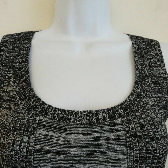 Share NWT AKRIS Cream Black Wool Rib Space Dye Sleeveless Knit Top 10 - Picture 3 of 7